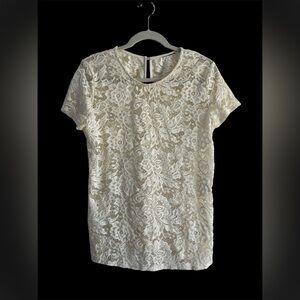 Elegant Cream Lace Short Sleeve Top with Round Neck Size Medium